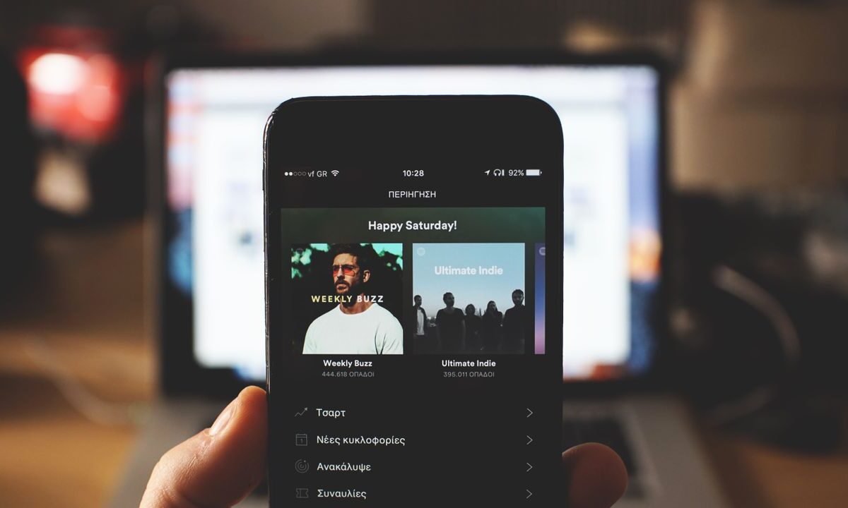 Illustration of a song being delivered from a distributor out to multiple streaming platforms